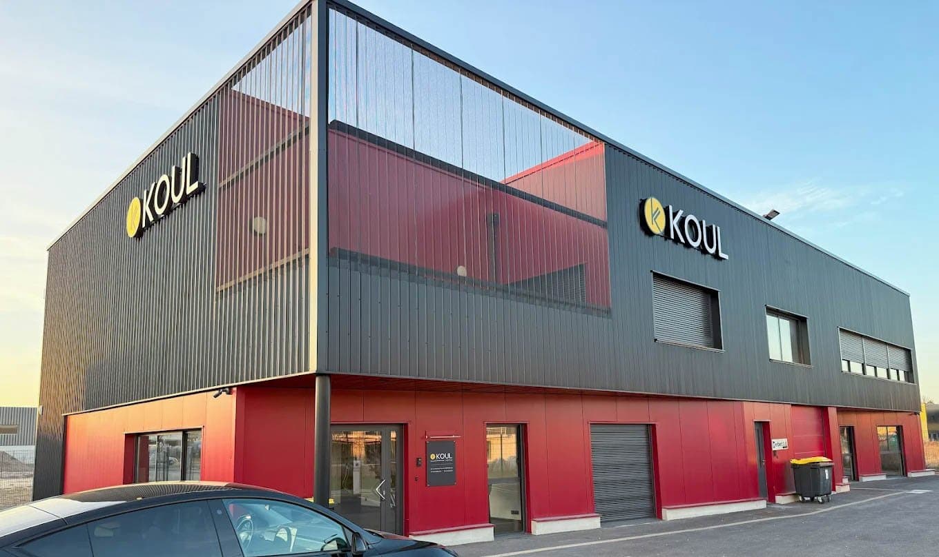 L'équipe Koul à Reims Façade des bureaux de l'agence Koul à Reims